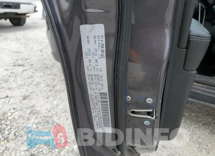 1C4PJLLB1KD249199 Photo# 13