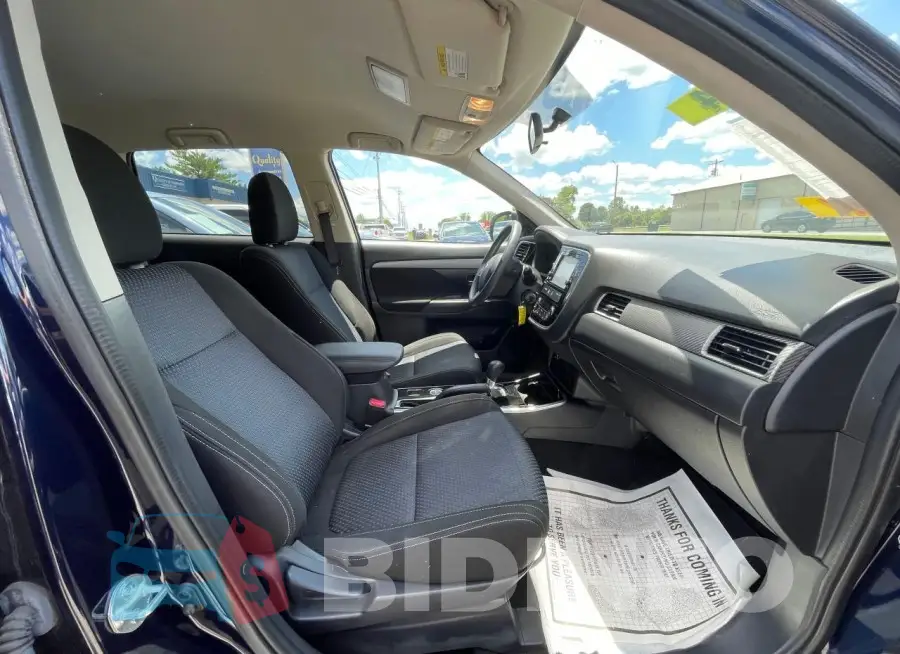 JA4AZ3A36JZ053815 Photo# 5