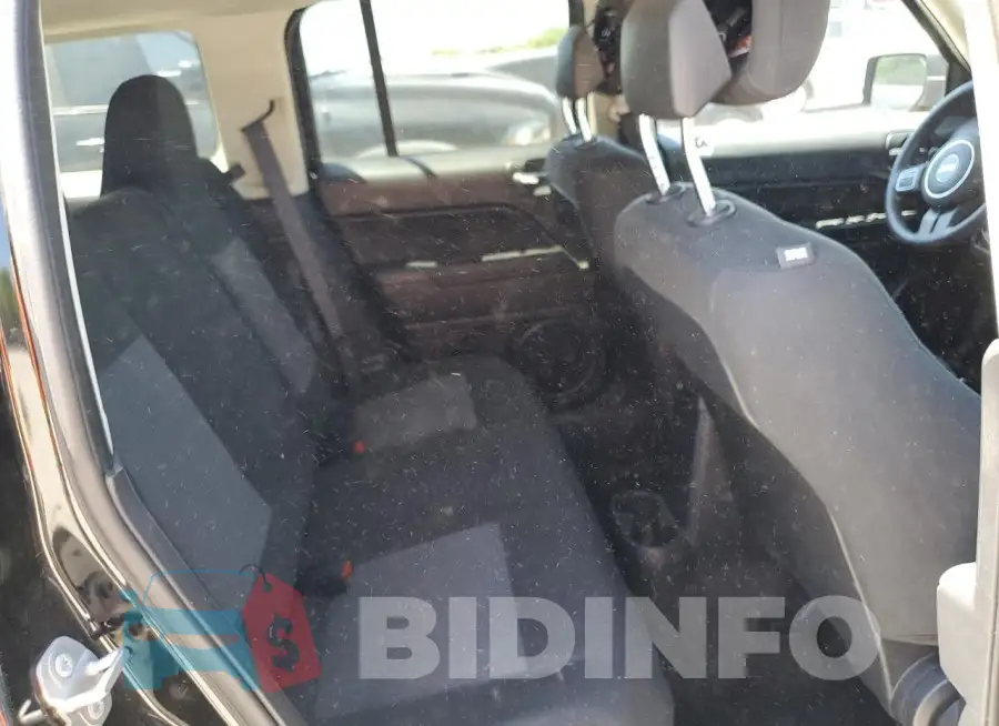 1C4NJPBB7HD171066 Photo# 10