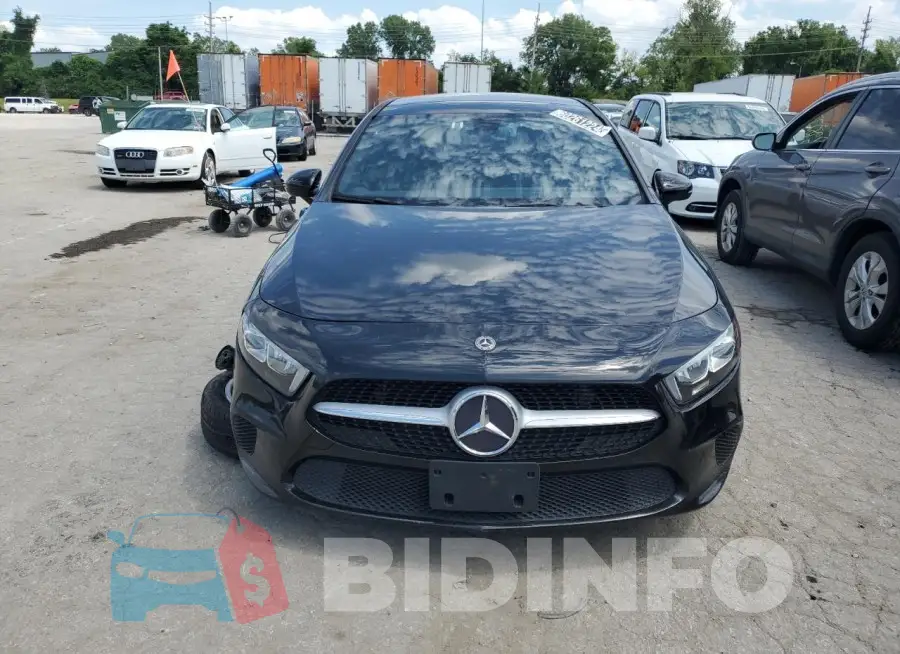 WDD3G4FB9KW025526 Photo# 5