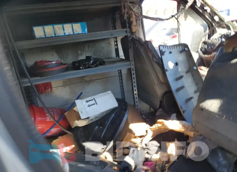 1FTNR2ZM8FKB24513 Photo# 11