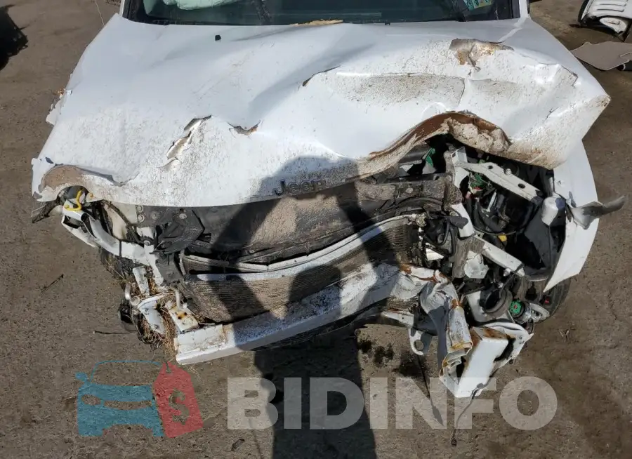 1C4NJRFB5GD511173 Photo# 11