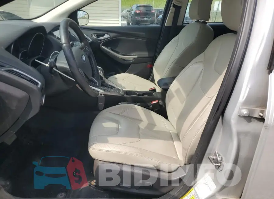 1FADP3N22GL302882 Photo# 7