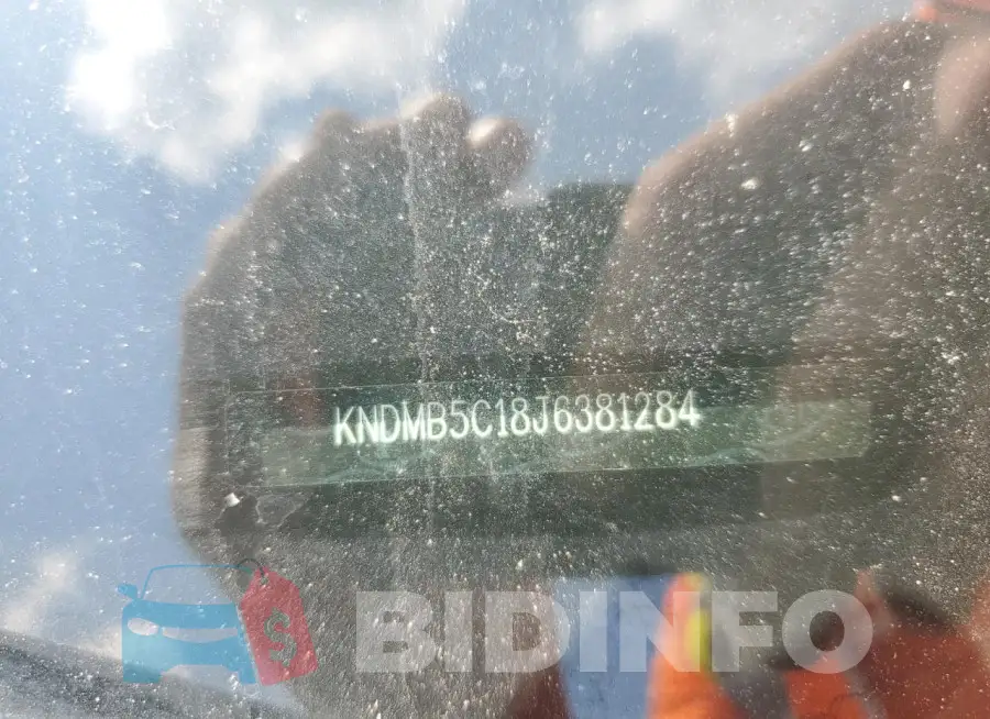 KNDMB5C18J6381284 Photo# 12