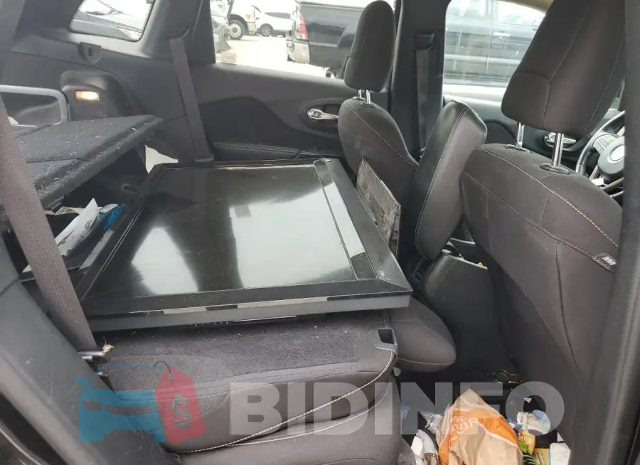 1C4PJMCB8GW117915 Photo# 11