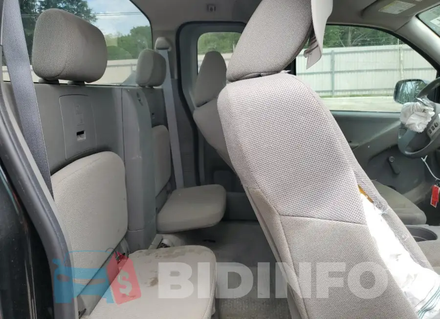 1N6BD0CT0JN722573 Photo# 10