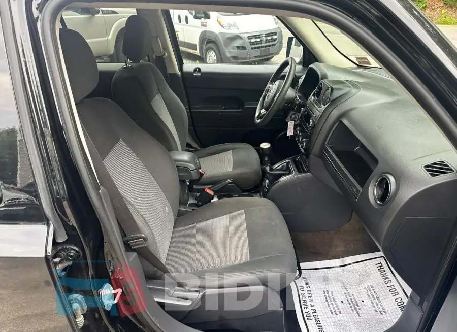 1C4NJRBB2HD135376 Photo# 5