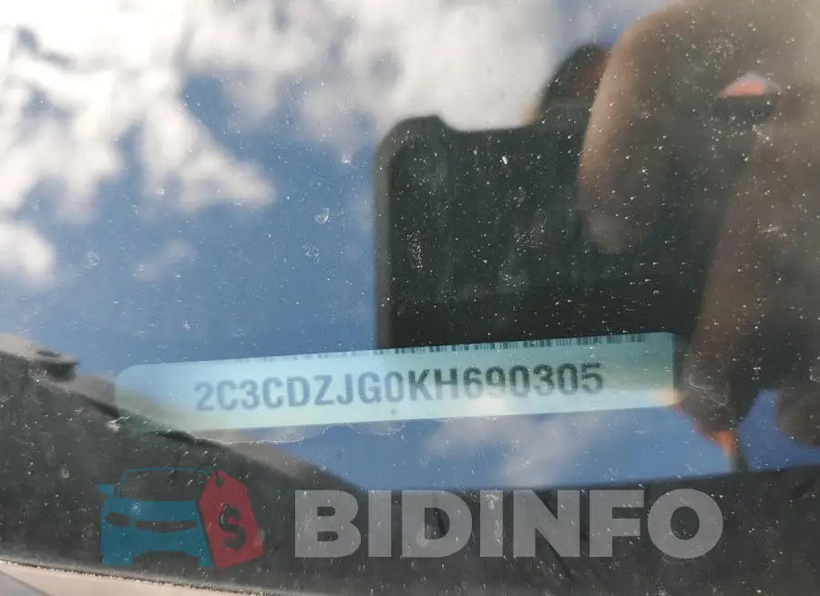 2C3CDZJG0KH690305 Photo# 13