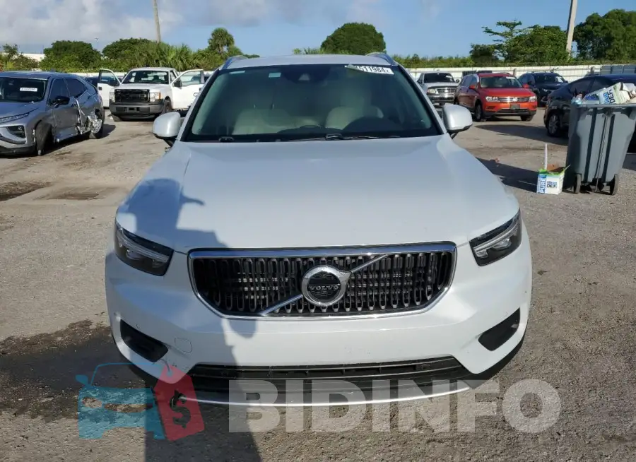 YV4AC2HK7L2176529 Photo# 5