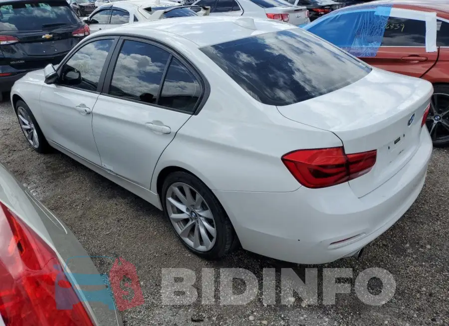 WBA8A9C55JAD27727 Photo# 2