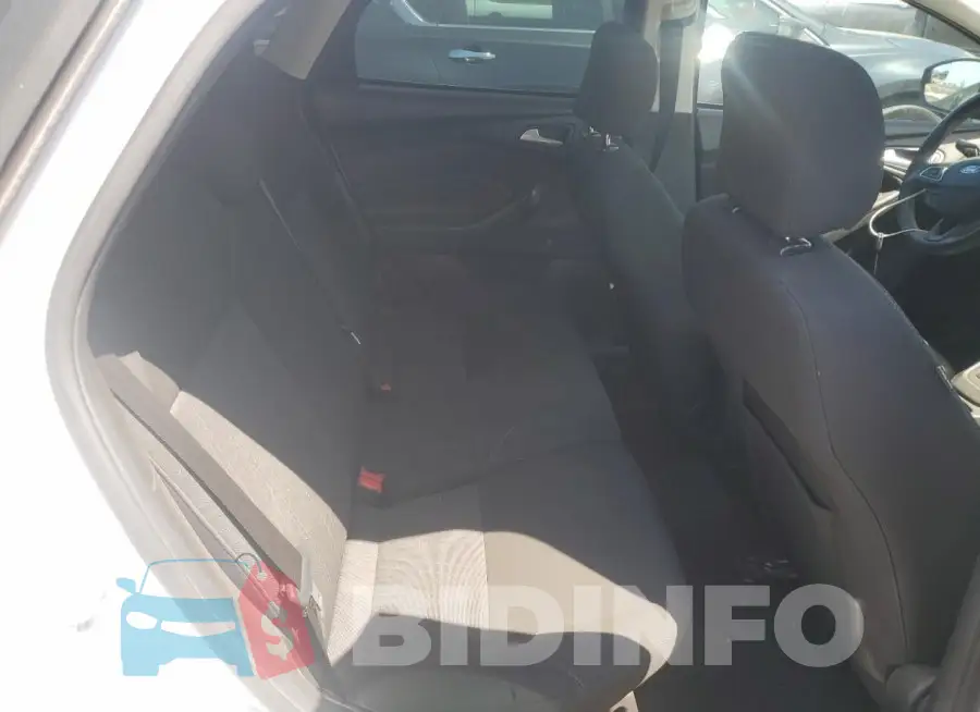 1FADP3M22HL304053 Photo# 10