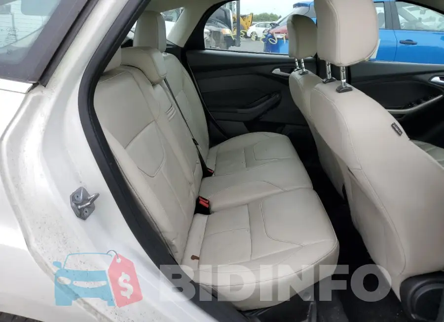 1FADP3N25GL307915 Photo# 10