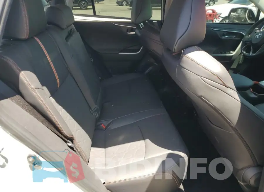 2T3J1RFV8PW386861 Photo# 11