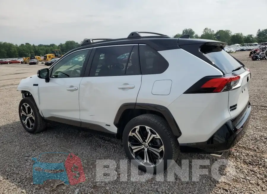 JTMEB3FV3PD115294 Photo# 2