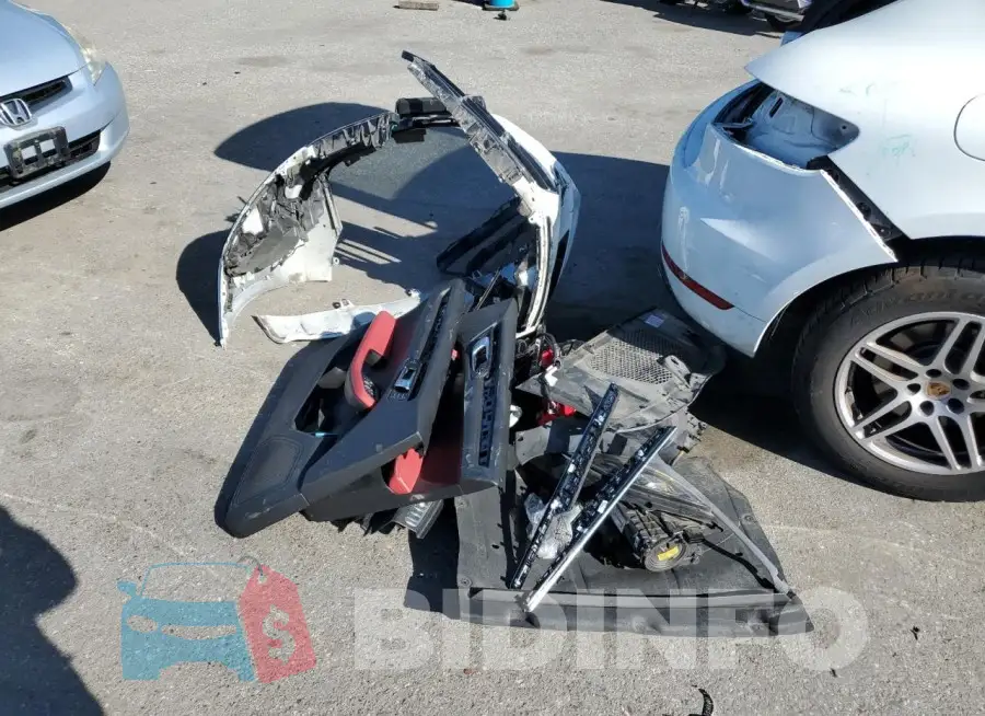 WP1AA2A53JLB16279 Photo# 12