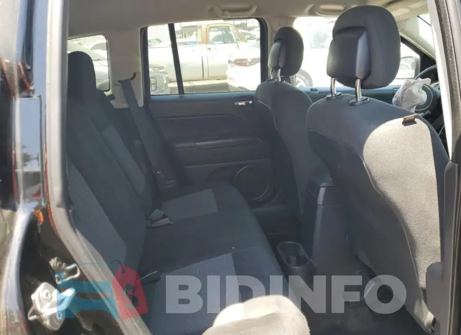 1C4NJCBA3FD273302 Photo# 11
