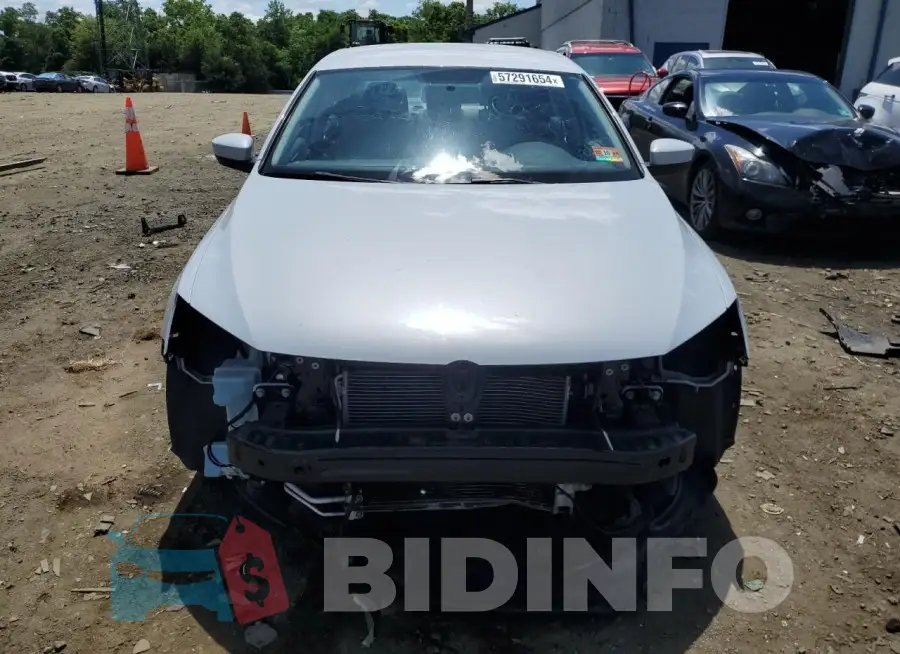 3VW167AJ4HM405612 Photo# 5