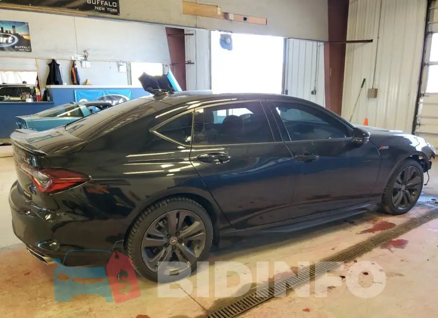 19UUB6F55NA003870 Photo# 3