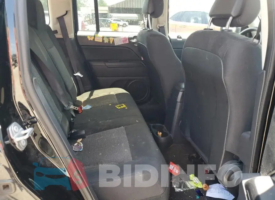 1C4NJPBAXGD727022 Photo# 11