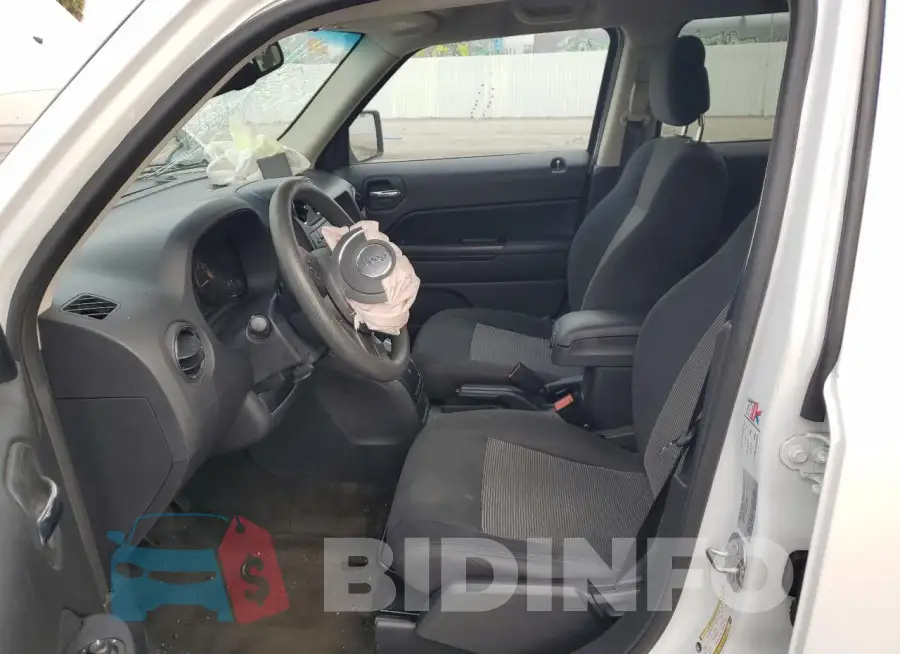 1C4NJPBAXHD122743 Photo# 7