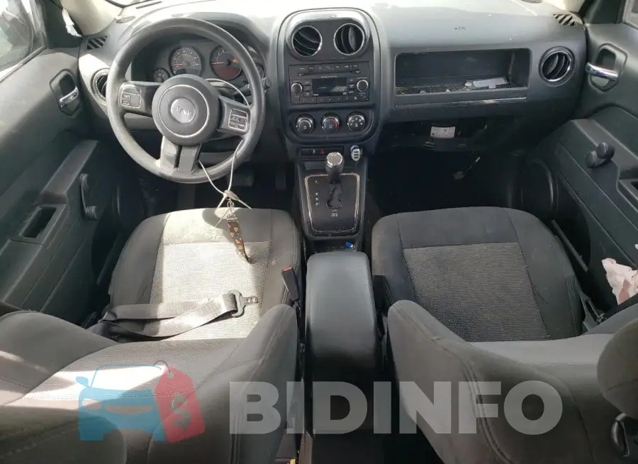 1C4NJPBB3HD153082 Photo# 8