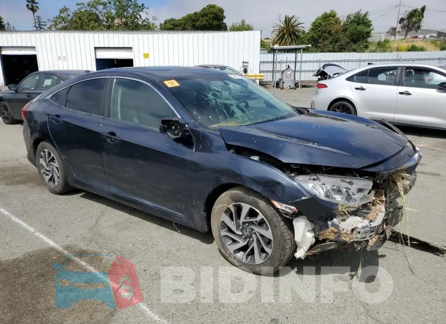 19XFC2F73HE231883 Photo# 4