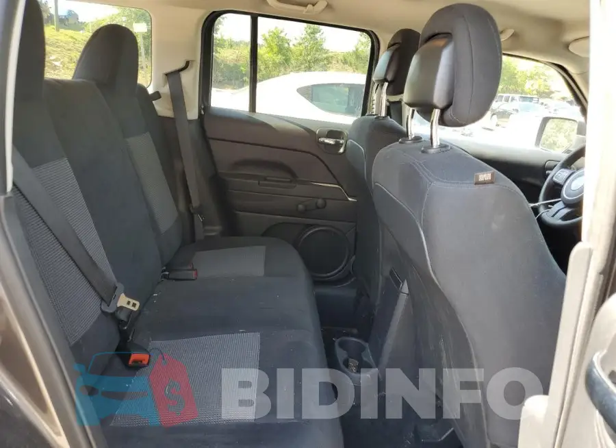 1C4NJPBB5FD172178 Photo# 10