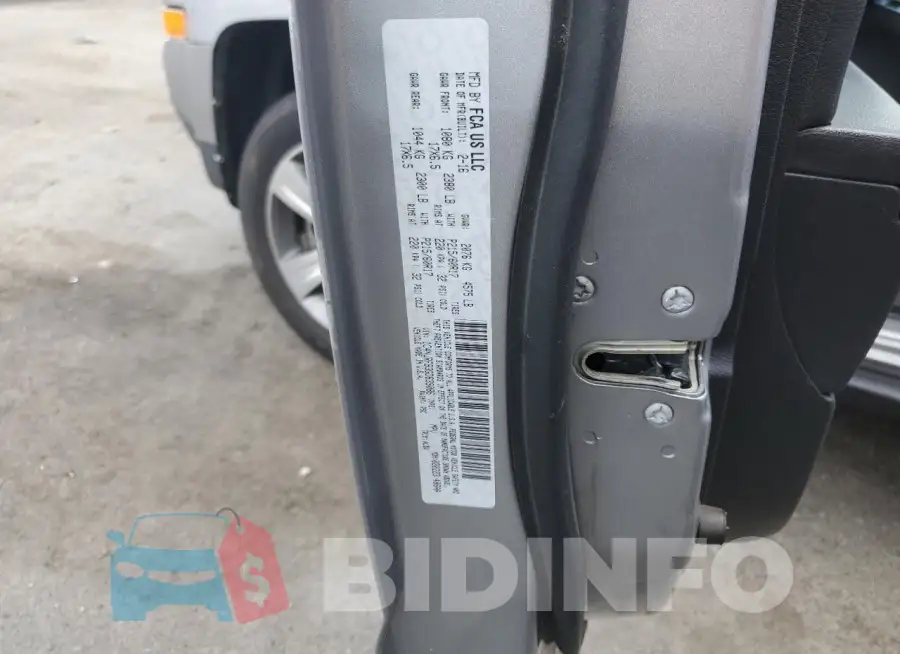 1C4NJRFB3GD639086 Photo# 13