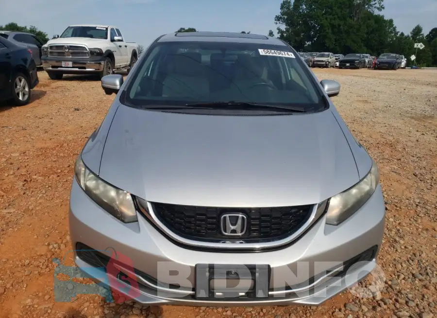 19XFB2F83FE044300 Photo# 5