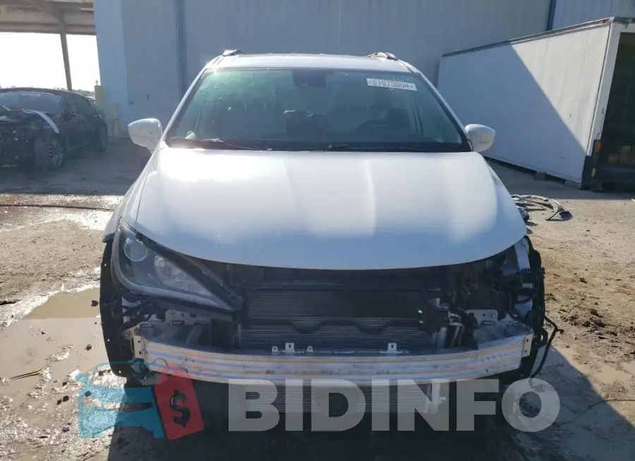 2C4RC1BG7JR270588 Photo# 5