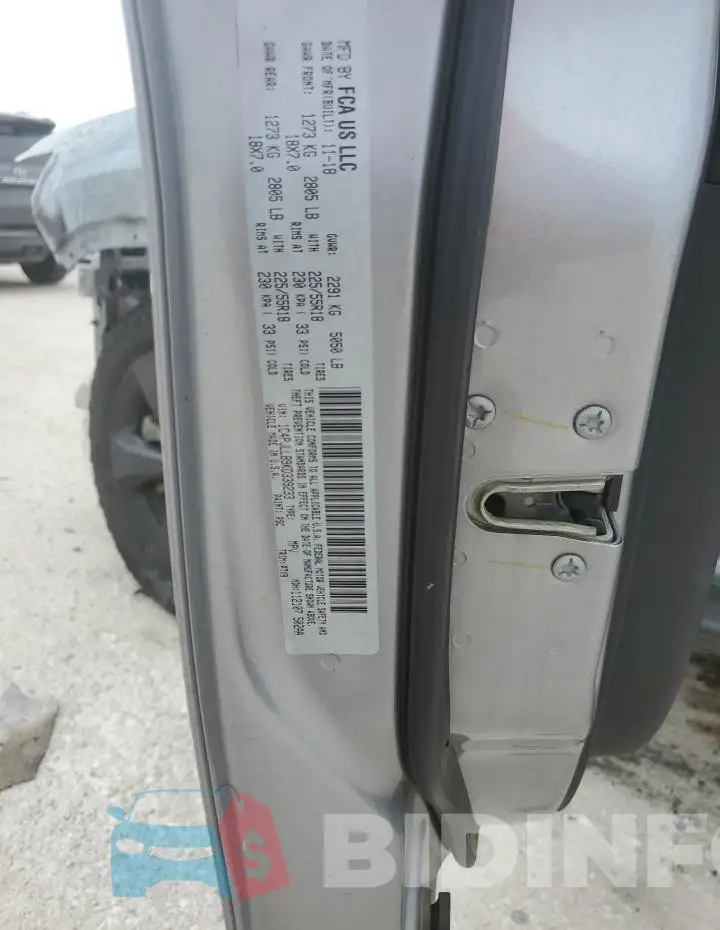 1C4PJLLB9KD339233 Photo# 13