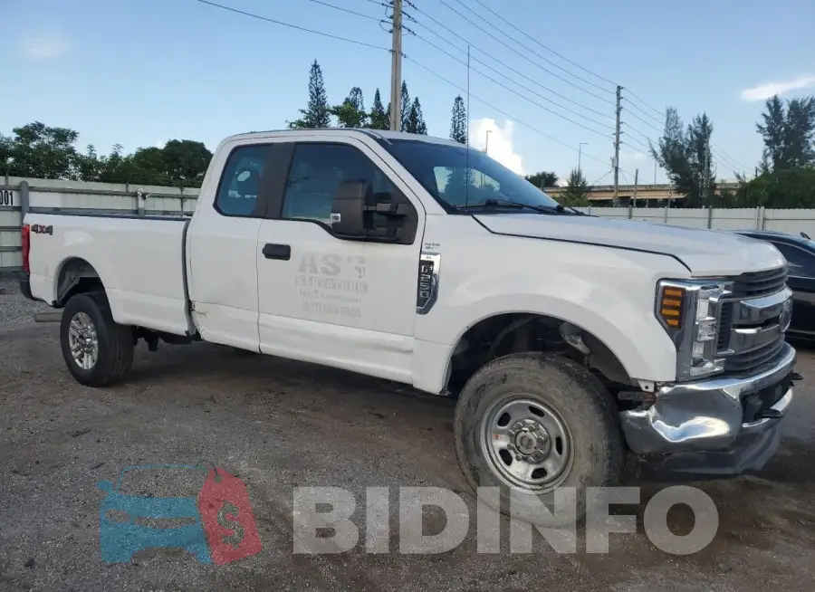 1FD8X3B63HEB81428 Photo# 4