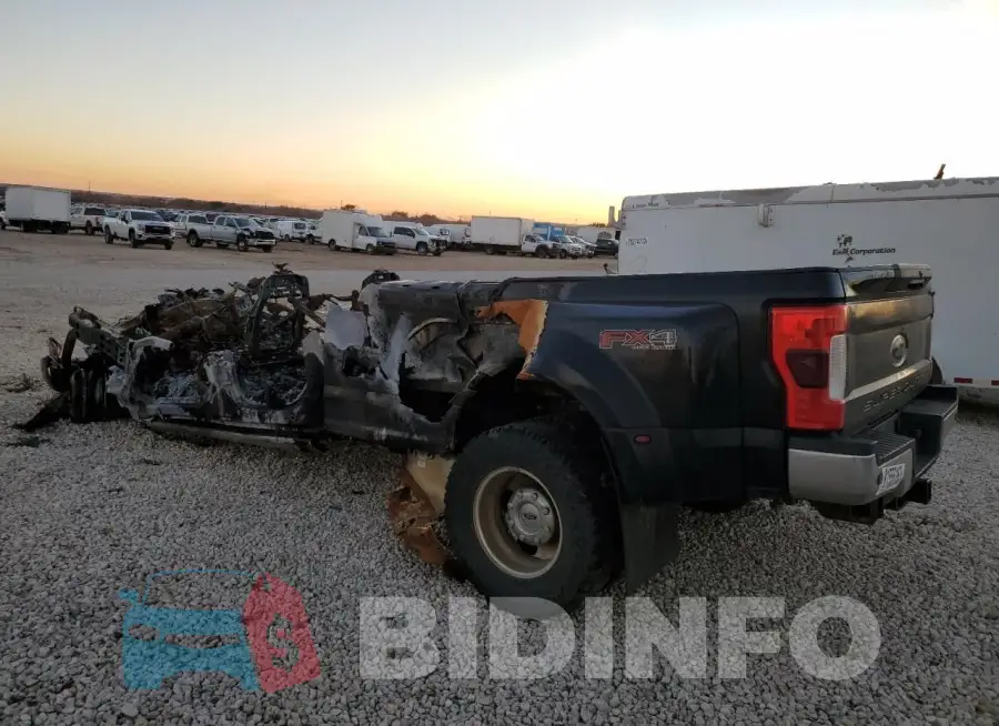 1FT8W3DT4JEB28687 Photo# 2