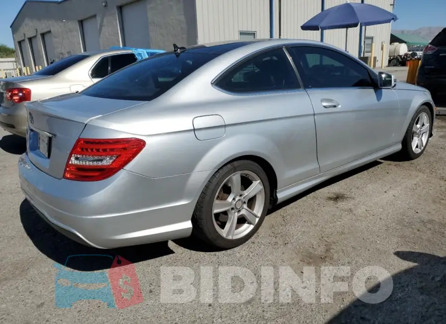 WDDGJ4HB9FG377554 Photo# 3