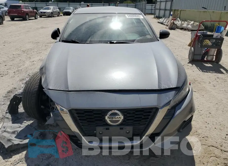 1N4BL4CV3LN310543 Photo# 5