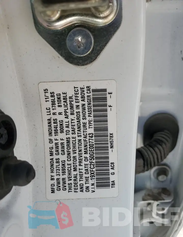 19XFC2F50GE007743 Photo# 12