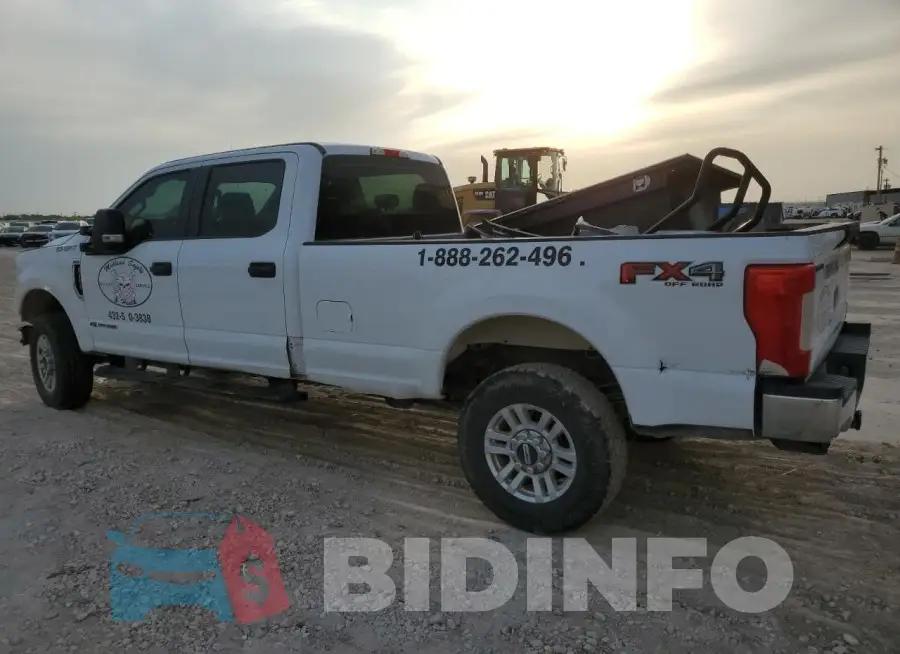 1FT7W2BT3JEC45959 Photo# 2