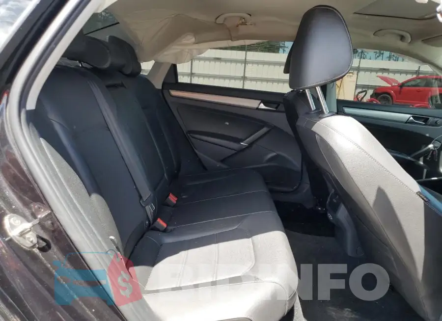 1VWSA7A35NC008749 Photo# 10