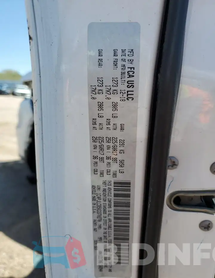 1C4PJLCB5KD370270 Photo# 13