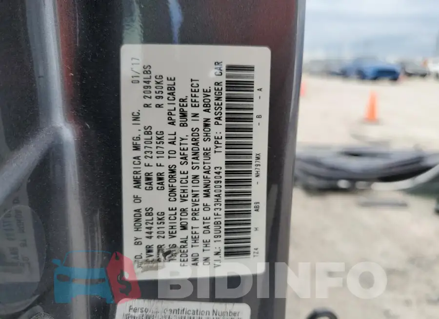 19UUB1F33HA009043 Photo# 13