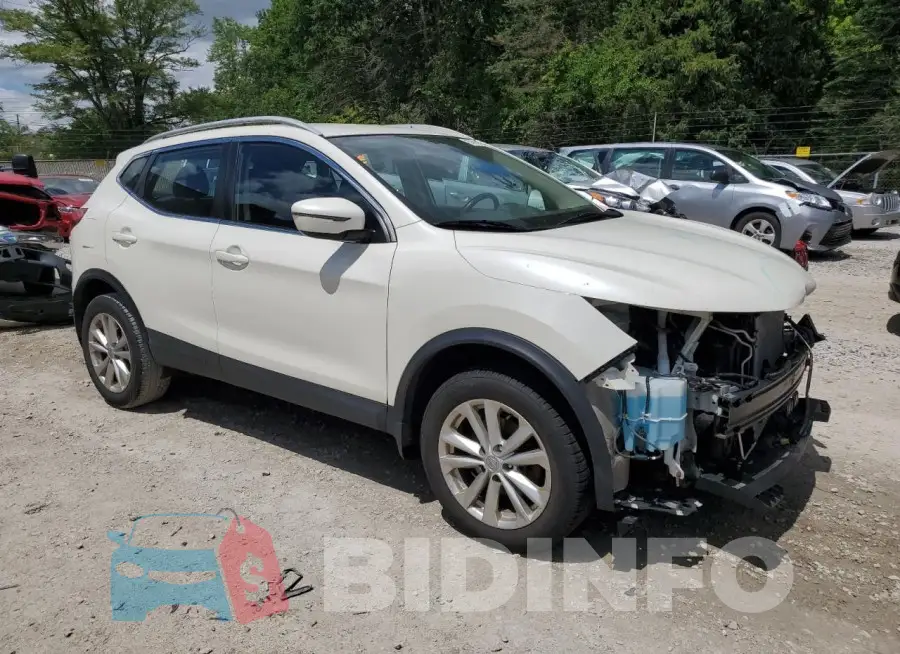 JN1BJ1CR4HW126184 Photo# 4