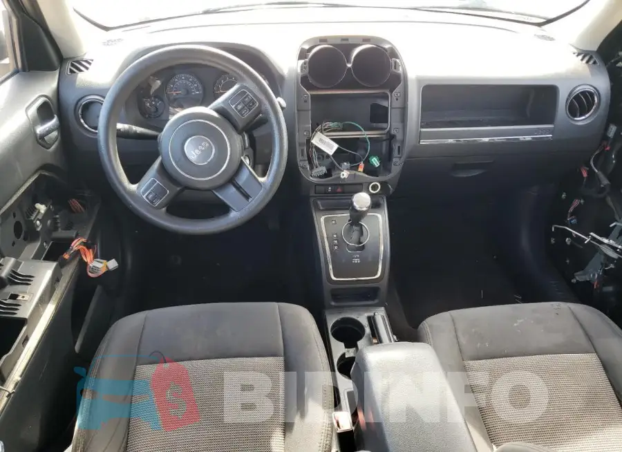 1C4NJPBB6FD328387 Photo# 8