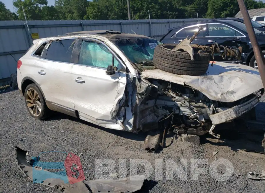 2LMPJ8LR0HBL38111 Photo# 4