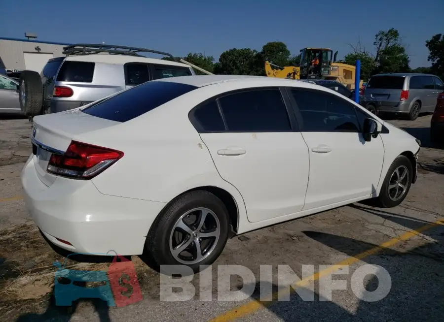 19XFB2F71FE240999 Photo# 3