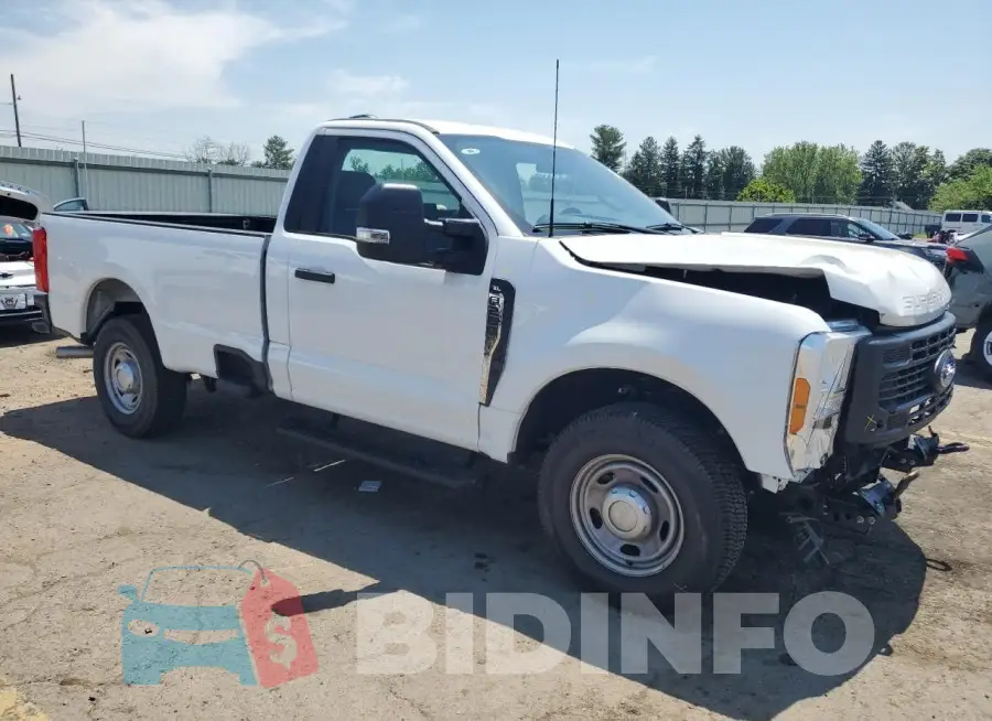 1FTBF2AA4PED40887 Photo# 4