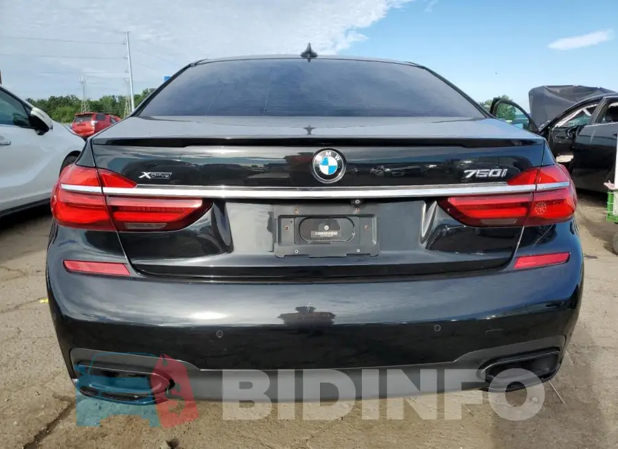 WBA7F2C54JG424738 Photo# 6