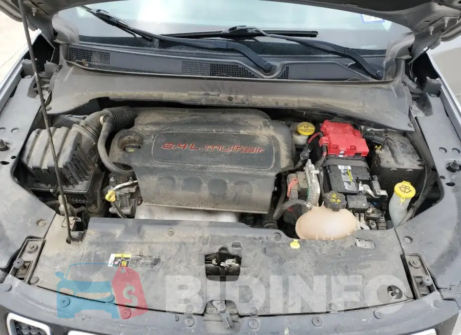 3C4NJCCB9LT125572 Photo# 12