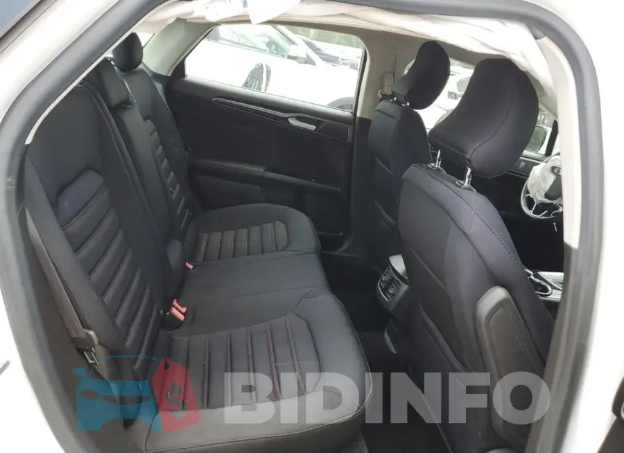 3FA6P0HD8GR302780 Photo# 10