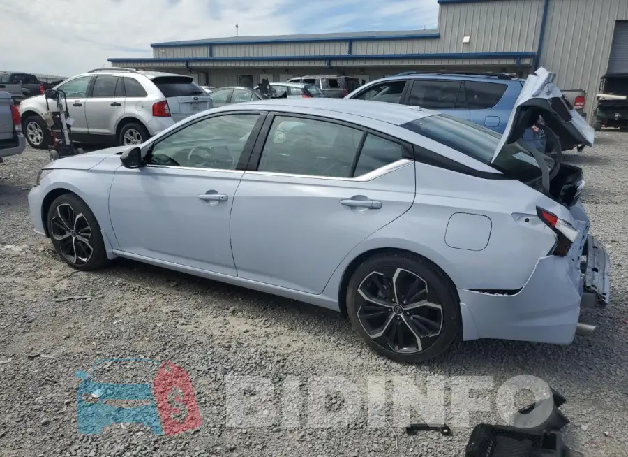 1N4BL4CV6PN348385 Photo# 2