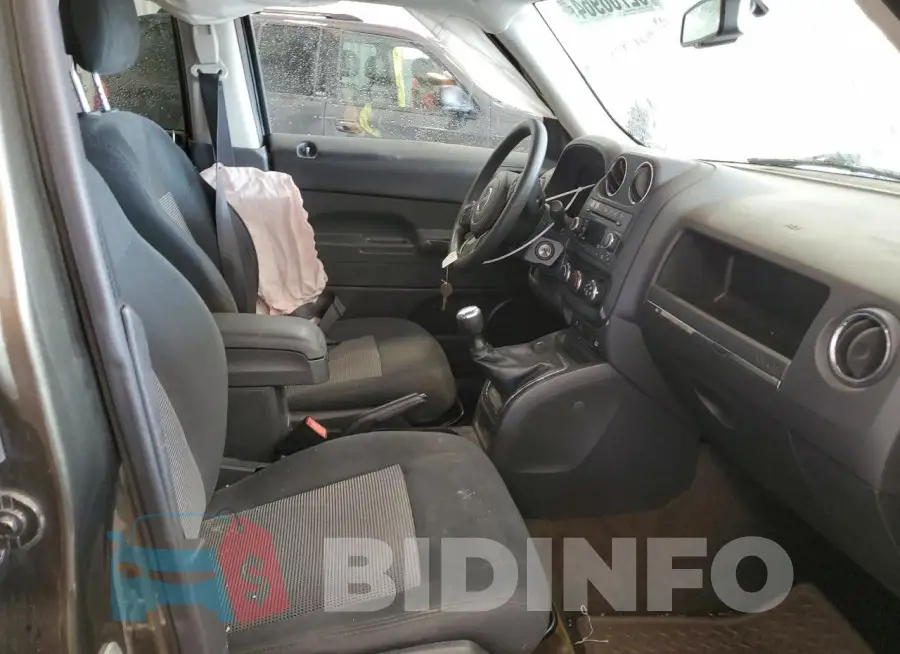 1C4NJPBA9GD603453 Photo# 7